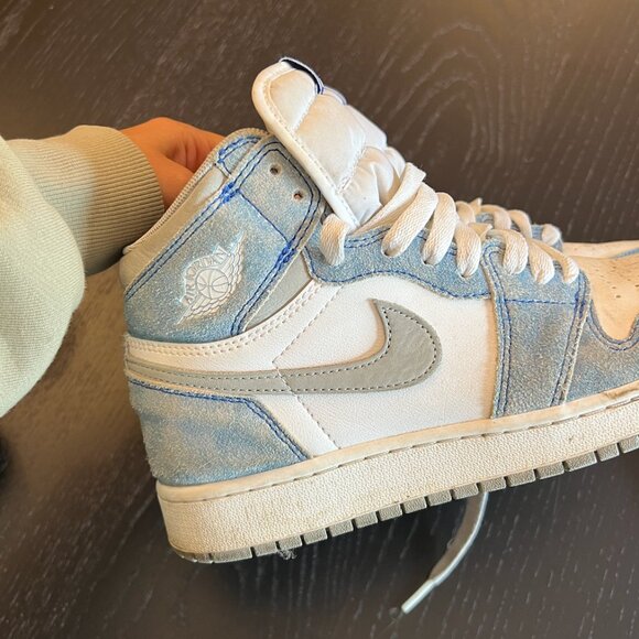 Jordan 1 Hyper Royal - Picture 2 of 5